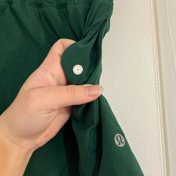 Lululemon Track That Mid Rise Lined Shorts 5” size 6 in everglade green - Picture 5 of 8